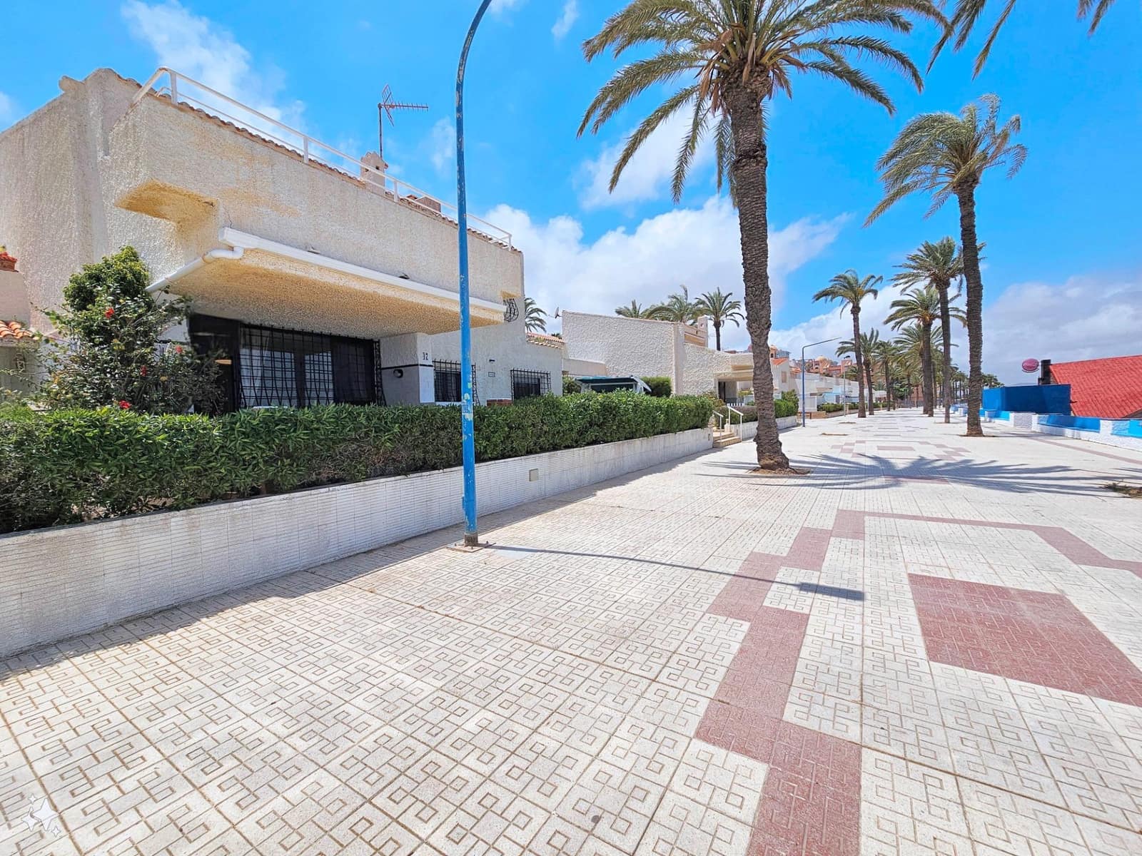 4 makuuhuone Bungalow vuokrattavana paikassa Playa Honda mukana 
autotalli - 2 000 € (Ref: 9966697)