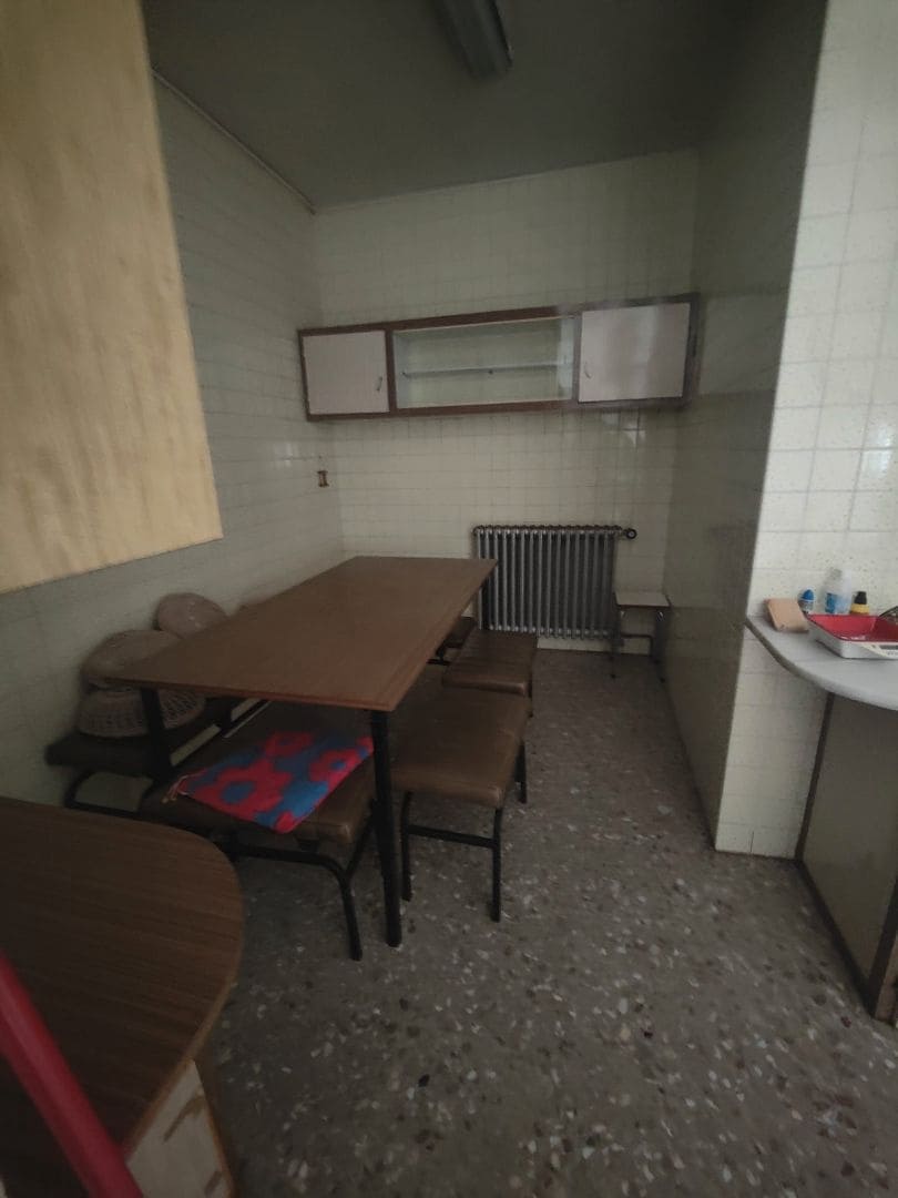 7 bedroom Villa for sale in Vinaros with garage - € 270,000 (Ref: 9414435)