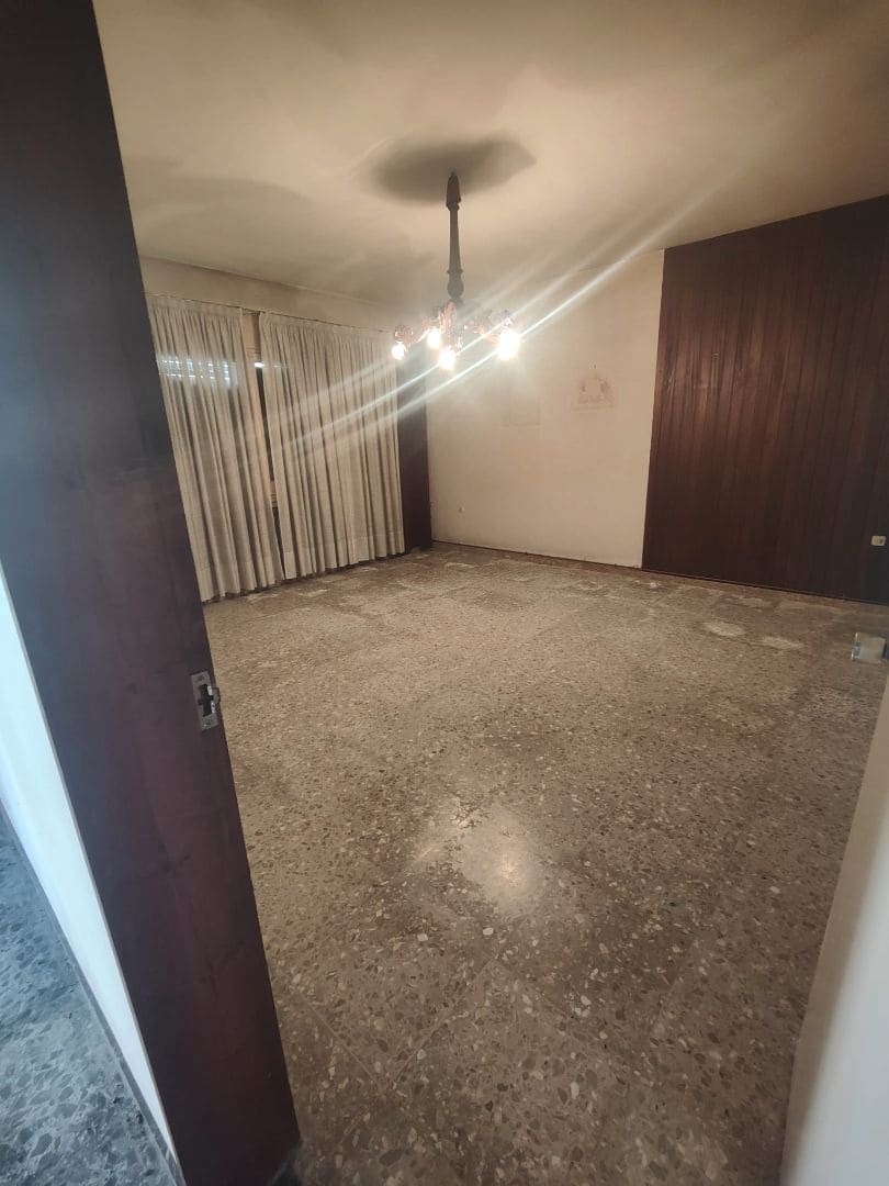 7 bedroom Villa for sale in Vinaros with garage - € 270,000 (Ref: 9414435)