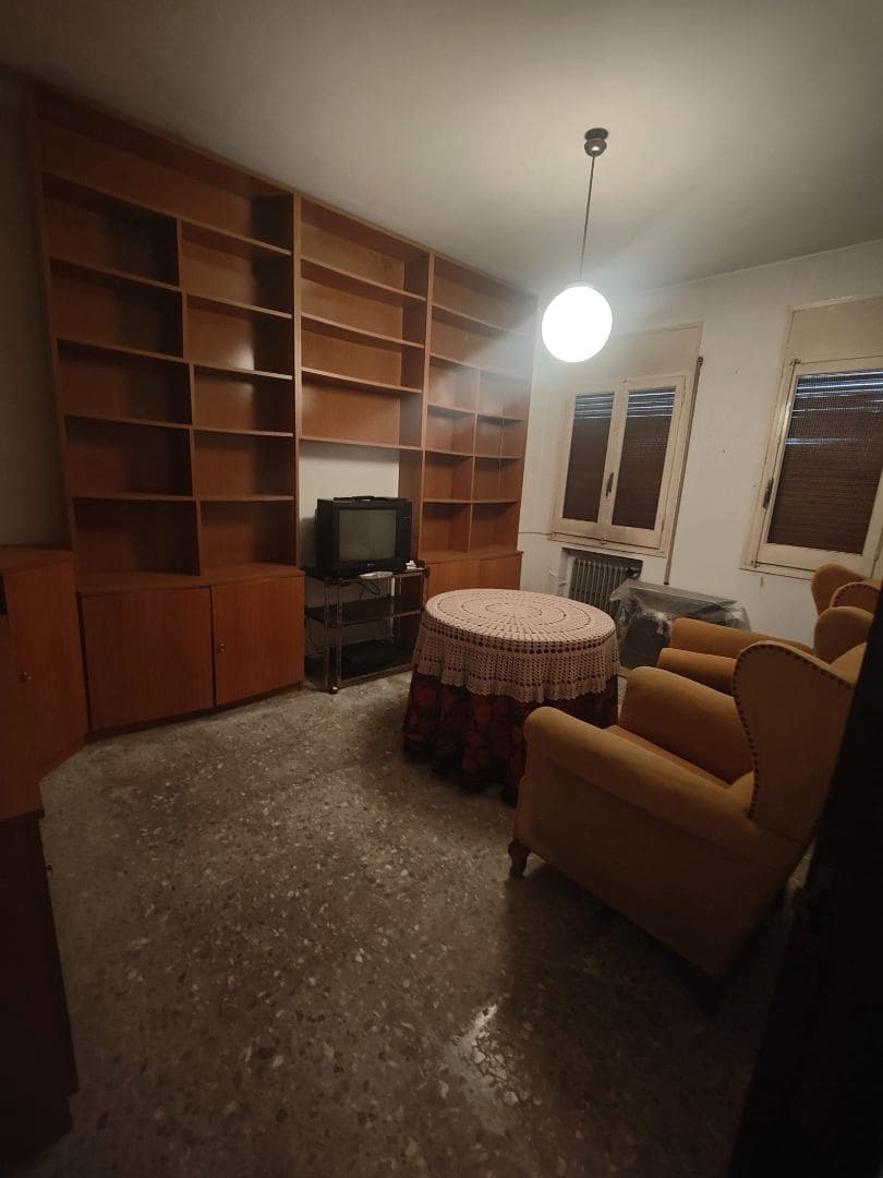 7 bedroom Villa for sale in Vinaros with garage - € 270,000 (Ref: 9414435)