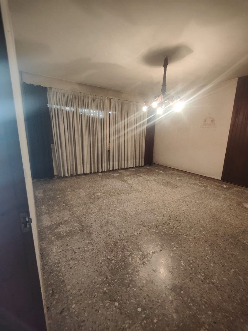 7 bedroom Villa for sale in Vinaros with garage - € 270,000 (Ref: 9414435)