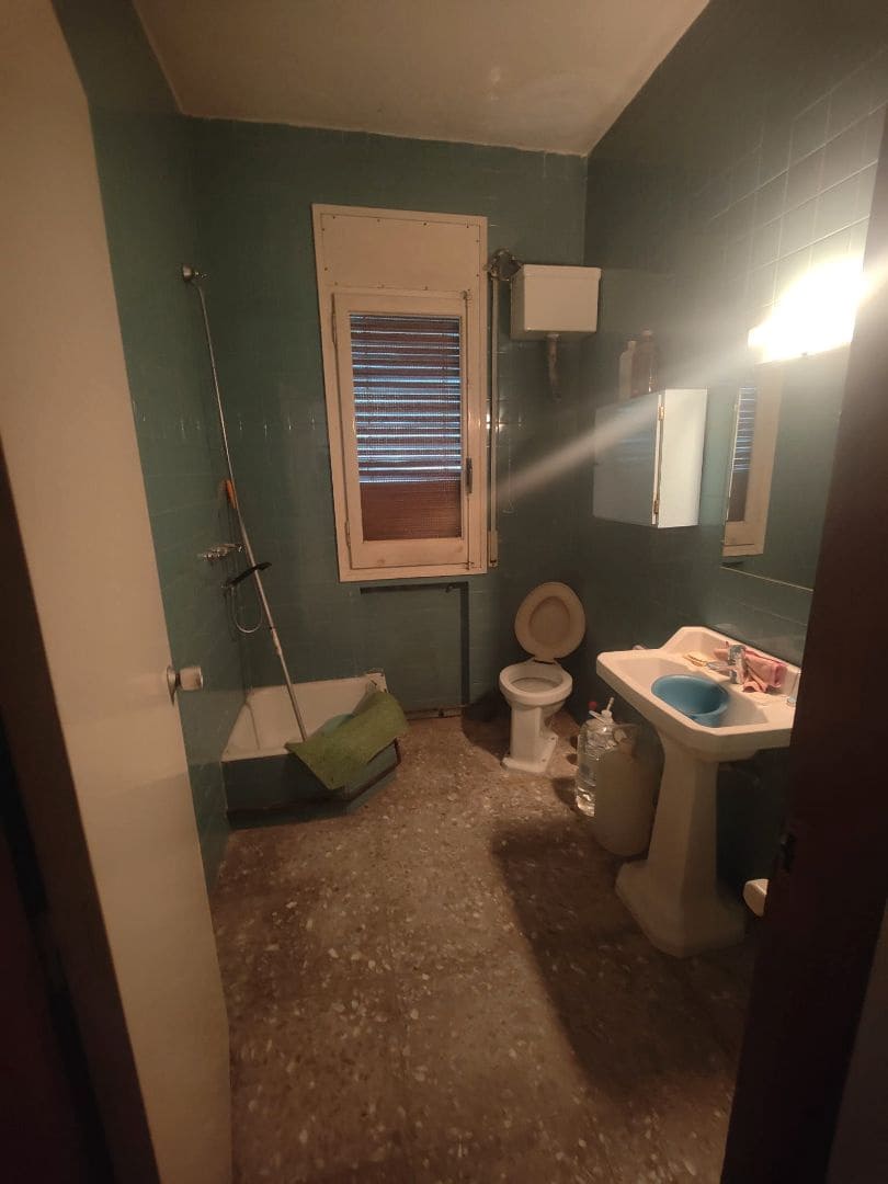 7 bedroom Villa for sale in Vinaros with garage - € 270,000 (Ref: 9414435)