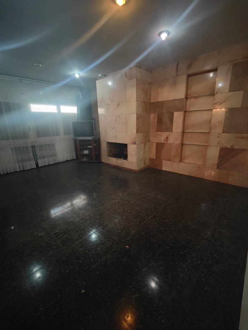 7 bedroom Villa for sale in Vinaros with garage - € 270,000 (Ref: 9414435)