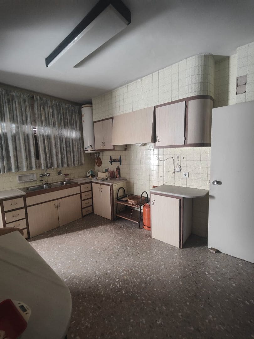 7 bedroom Villa for sale in Vinaros with garage - € 270,000 (Ref: 9414435)