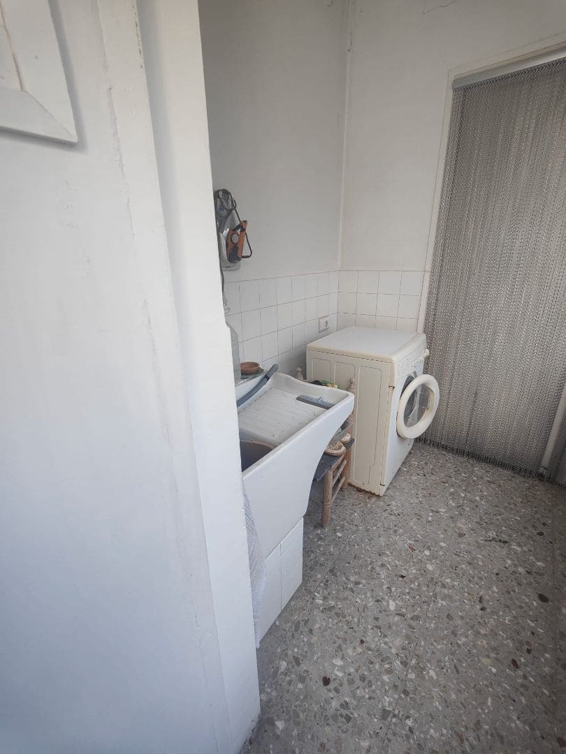 7 bedroom Villa for sale in Vinaros with garage - € 270,000 (Ref: 9414435)