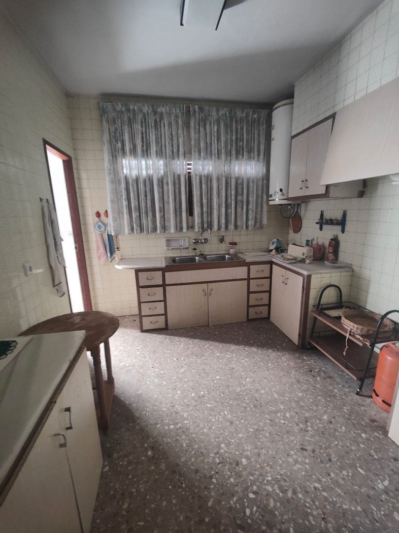 7 bedroom Villa for sale in Vinaros with garage - € 270,000 (Ref: 9414435)