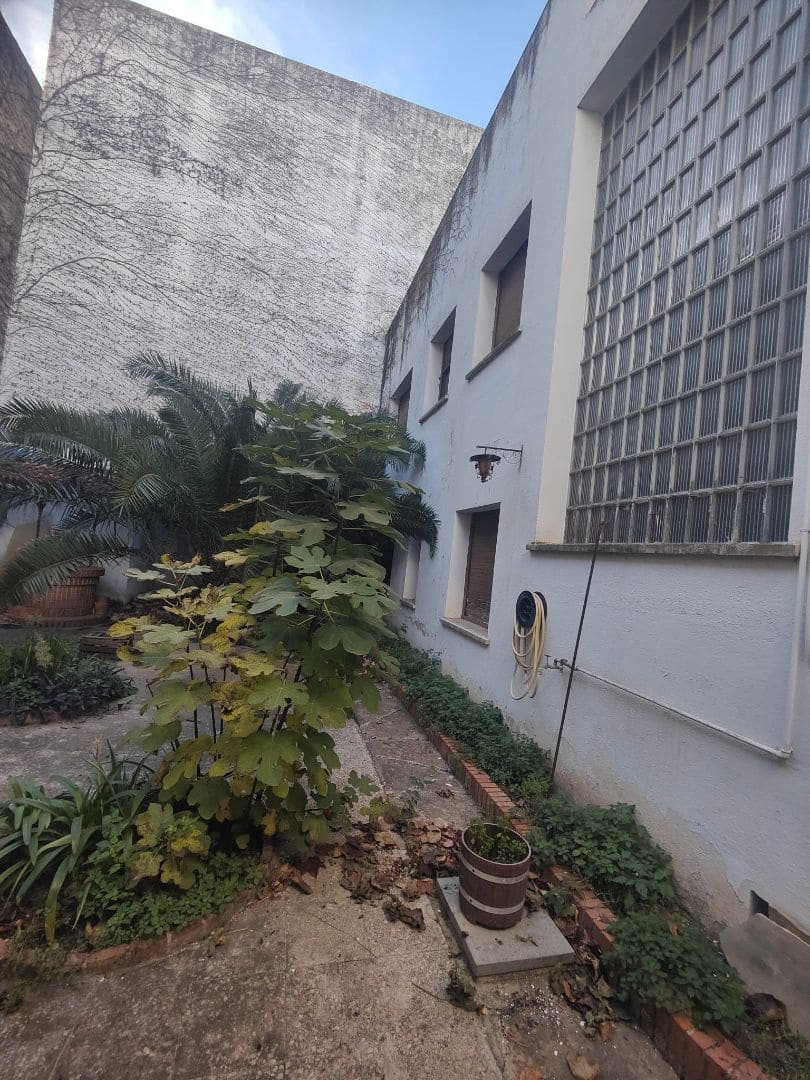 7 bedroom Villa for sale in Vinaros with garage - € 270,000 (Ref: 9414435)