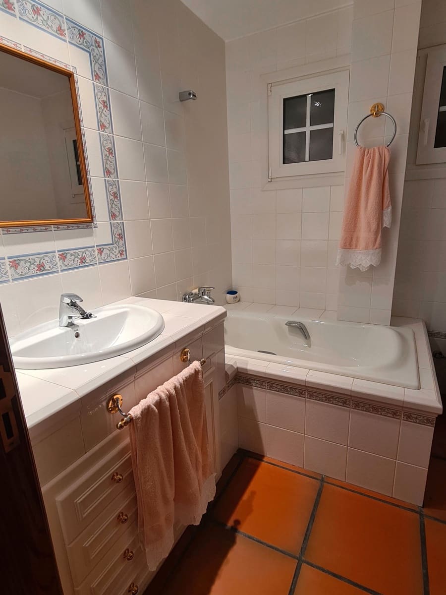 4 bedroom Villa for sale in Rossell with garage - € 240,000 (Ref: 9414440)