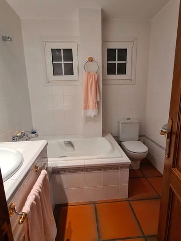 4 bedroom Villa for sale in Rossell with garage - € 240,000 (Ref: 9414440)