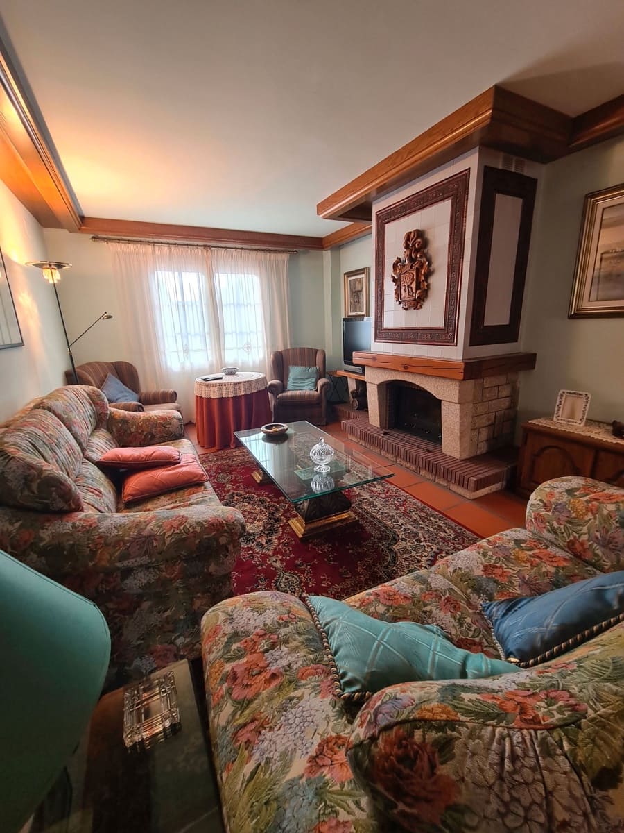 4 bedroom Villa for sale in Rossell with garage - € 240,000 (Ref: 9414440)