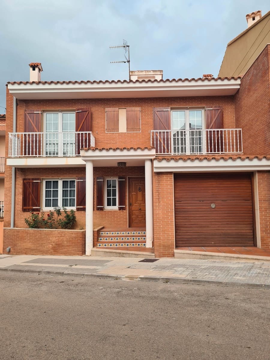 4 bedroom Villa for sale in Rossell with garage - € 240,000 (Ref: 9414440)