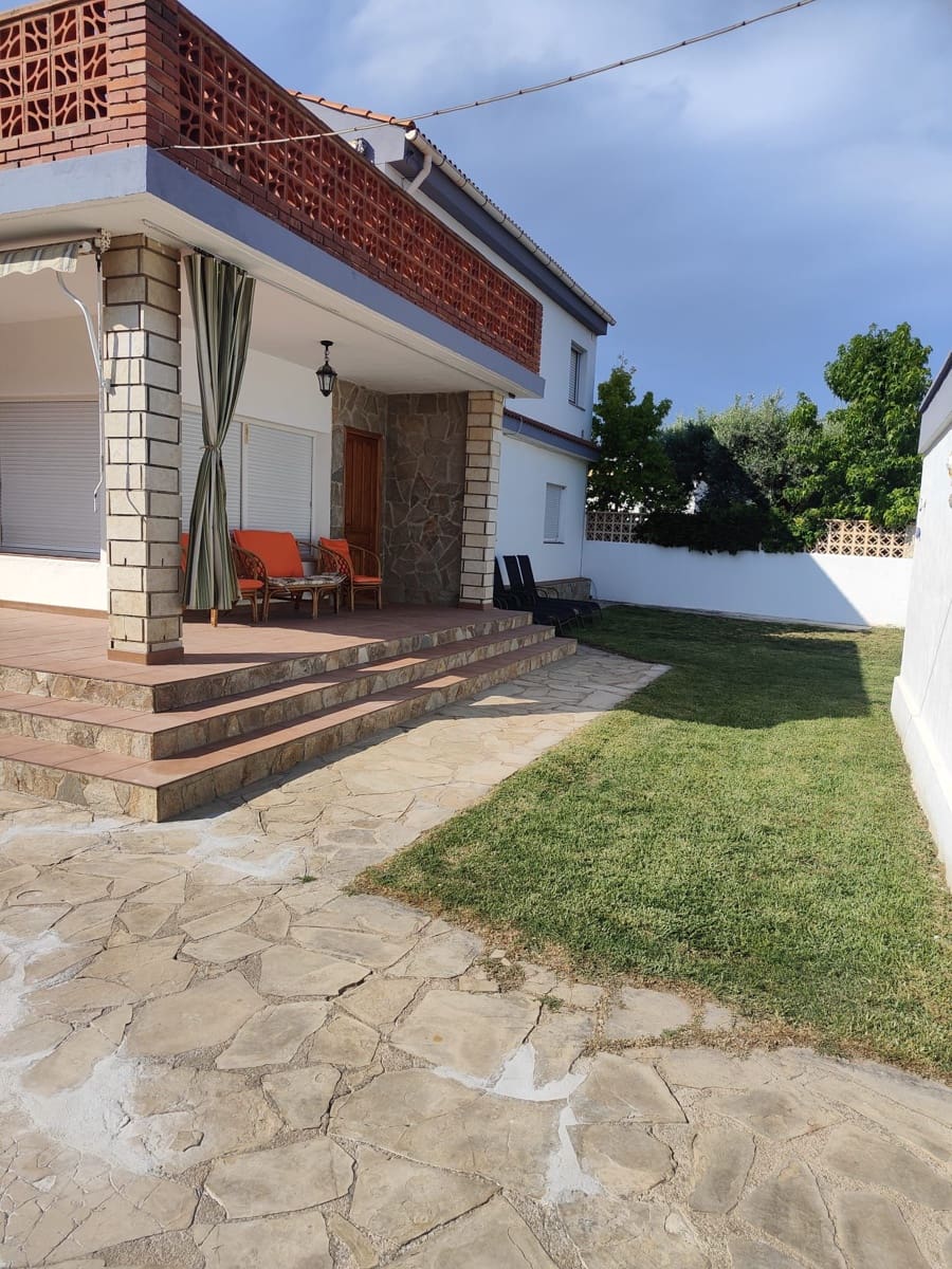 Chalet de 4 habitaciones en Vinaròs en venta con garaje - 345.400 € (Ref: 9414464)