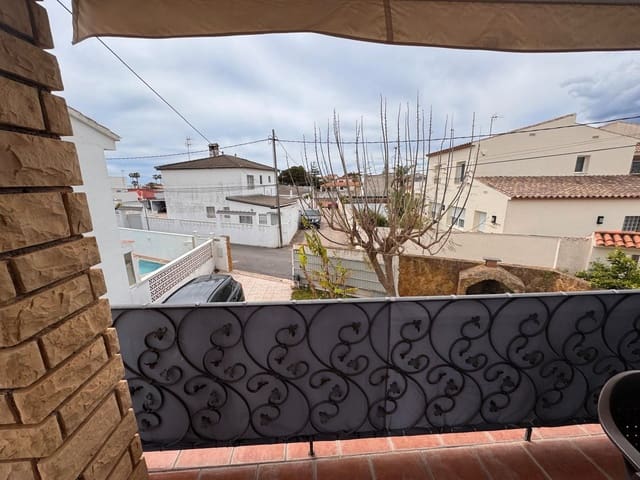 3 bedroom Villa for sale in Vinaròs with garage - € 230,000 (Ref: 9414465)