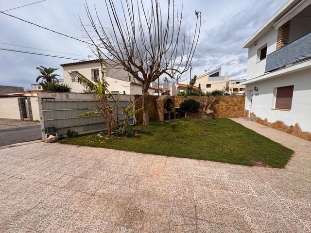 3 bedroom Villa for sale in Vinaròs with garage - € 230,000 (Ref: 9414465)