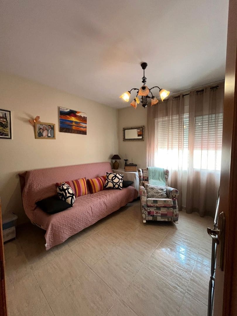 5 bedroom Villa for sale in Vinaros with garage - € 290,000 (Ref: 9414466)