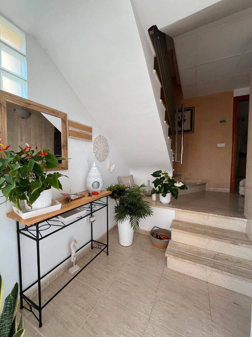 5 bedroom Villa for sale in Vinaros with garage - € 290,000 (Ref: 9414466)