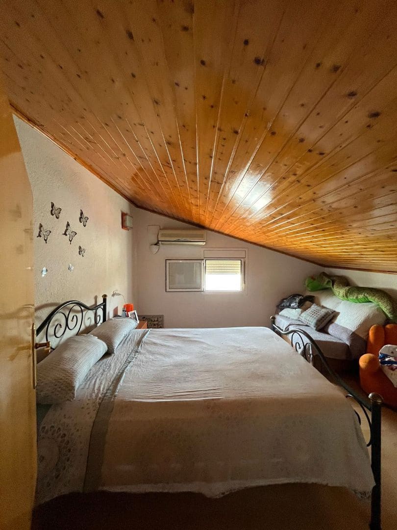 5 bedroom Villa for sale in Vinaros with garage - € 290,000 (Ref: 9414466)