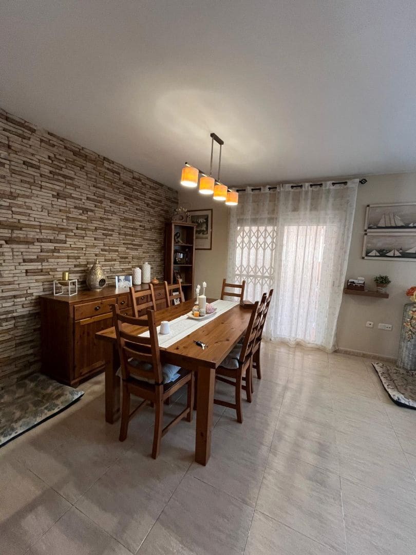 5 bedroom Villa for sale in Vinaros with garage - € 290,000 (Ref: 9414466)