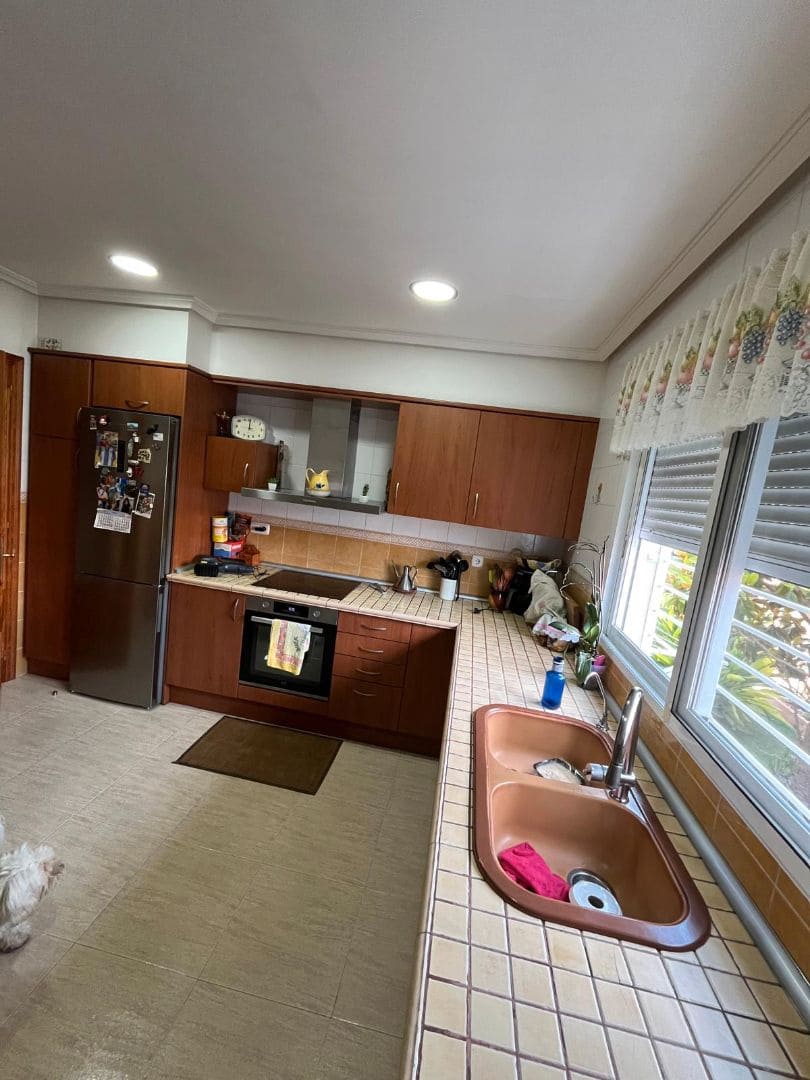 5 bedroom Villa for sale in Vinaros with garage - € 290,000 (Ref: 9414466)