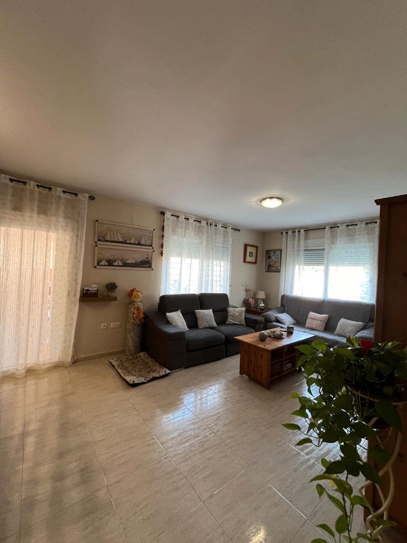 5 bedroom Villa for sale in Vinaros with garage - € 290,000 (Ref: 9414466)