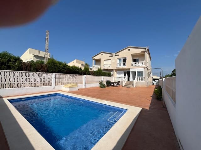 4 soverom Kjedet enebolig til salgs i Vinaròs med svømmebasseng garasje - € 385 000 (Ref: 9414467)