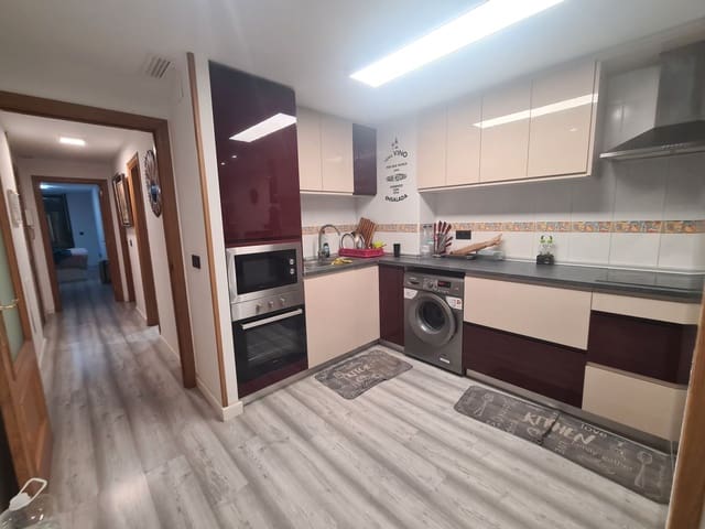 2 slaapkamer Flat te koop in Vinaròs met garage - € 185.000 (Ref: 9436530)