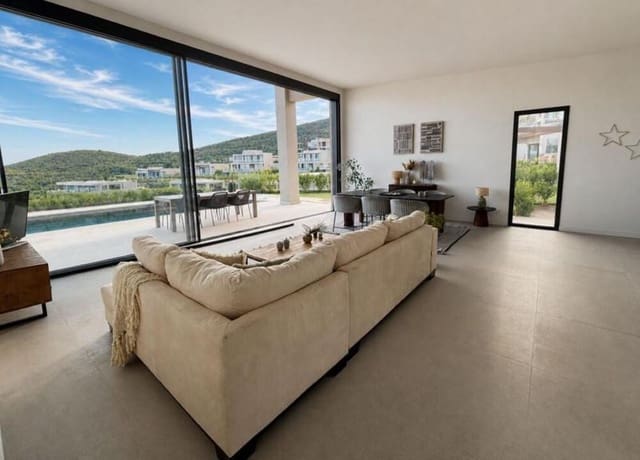 Chalet de 3 habitaciones en Montemayor - Marbella Club, Benahavís en venta con piscina garaje - 1.975.000 € (Ref: 10000208)