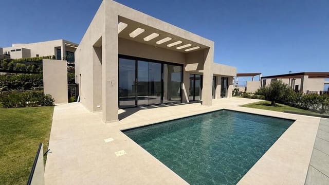 Chalet de 3 habitaciones en Montemayor - Marbella Club, Benahavís en venta con piscina garaje - 1.975.000 € (Ref: 10000208)