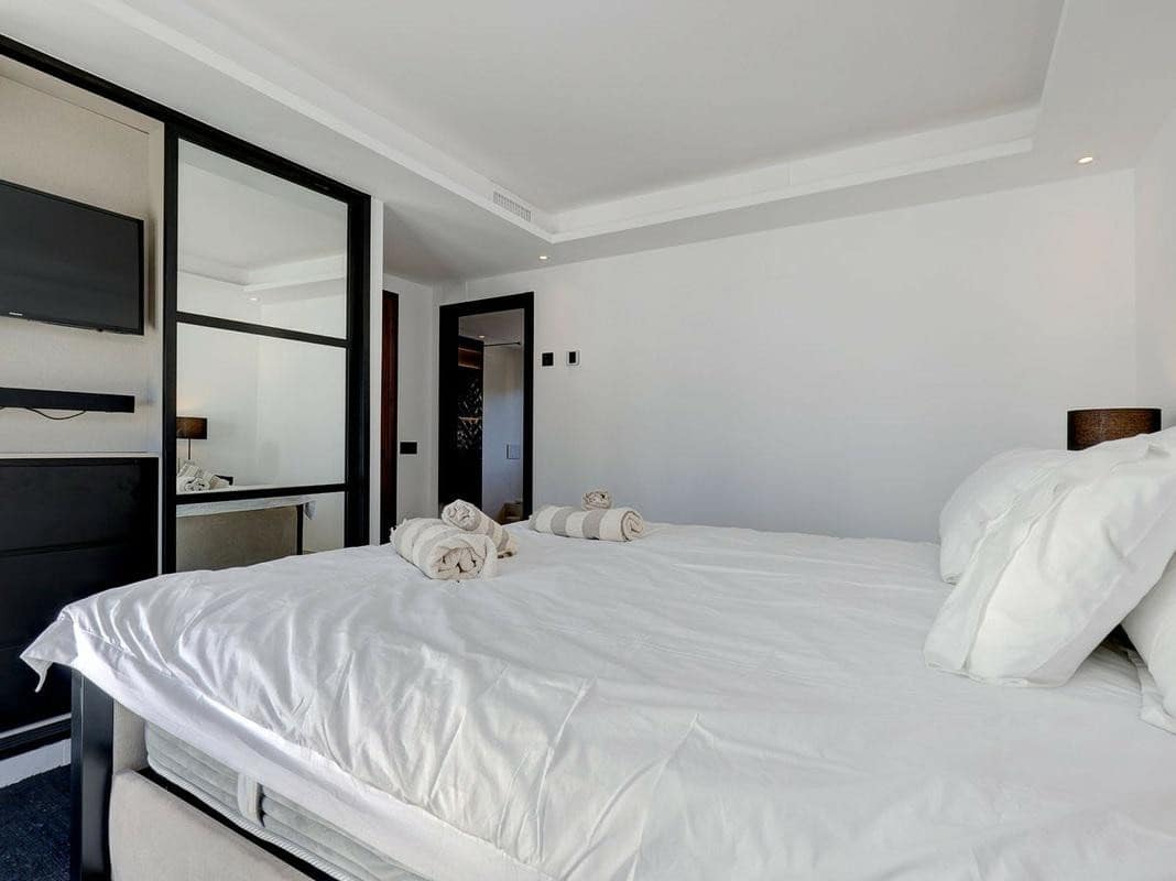 4 quarto Moradia para arrendar em Marbella com piscina garagem - 8 000 € (Ref: 10000209)