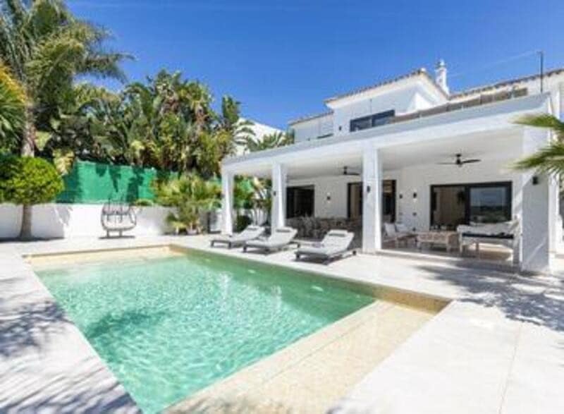4 quarto Moradia para arrendar em Marbella com piscina garagem - 8 000 € (Ref: 10000209)