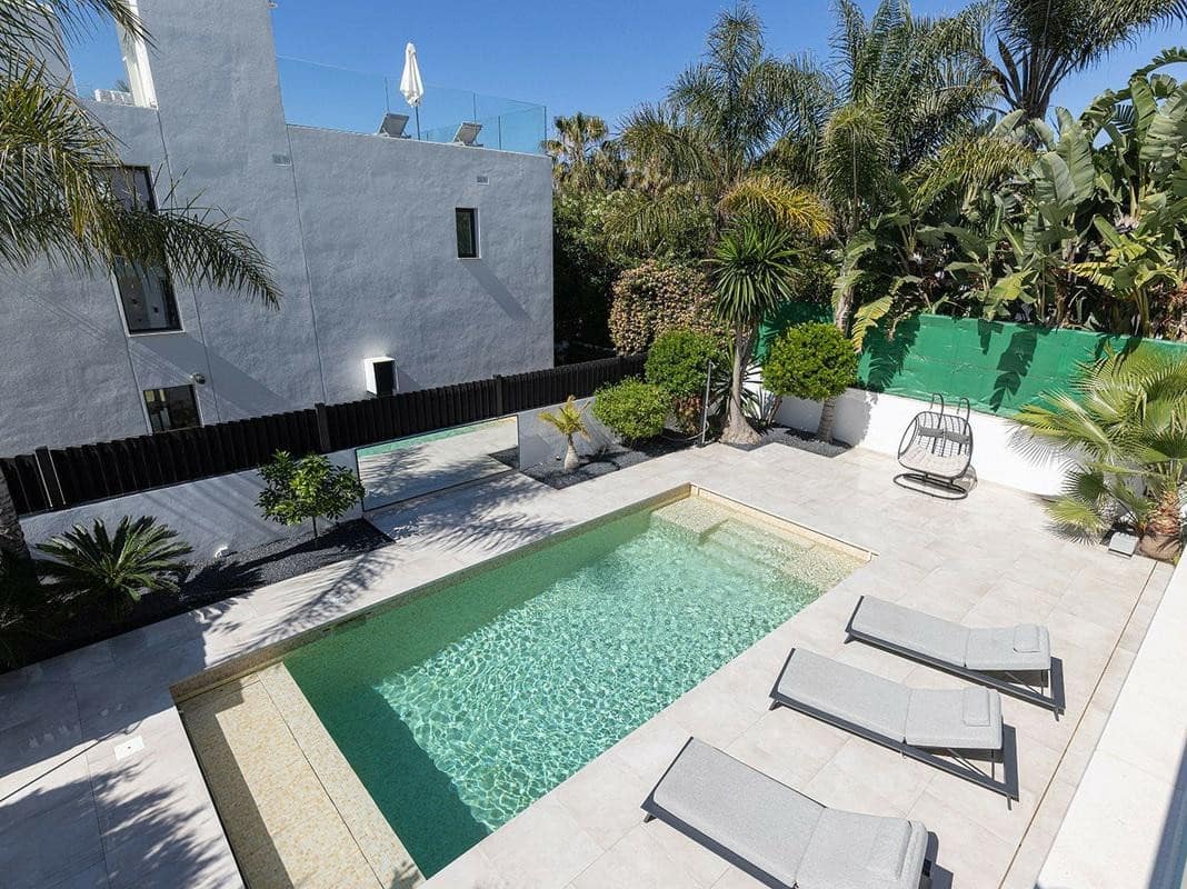 4 quarto Moradia para arrendar em Marbella com piscina garagem - 8 000 € (Ref: 10000209)