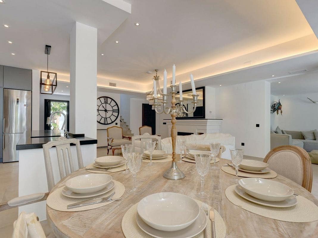 4 quarto Moradia para arrendar em Marbella com piscina garagem - 8 000 € (Ref: 10000209)