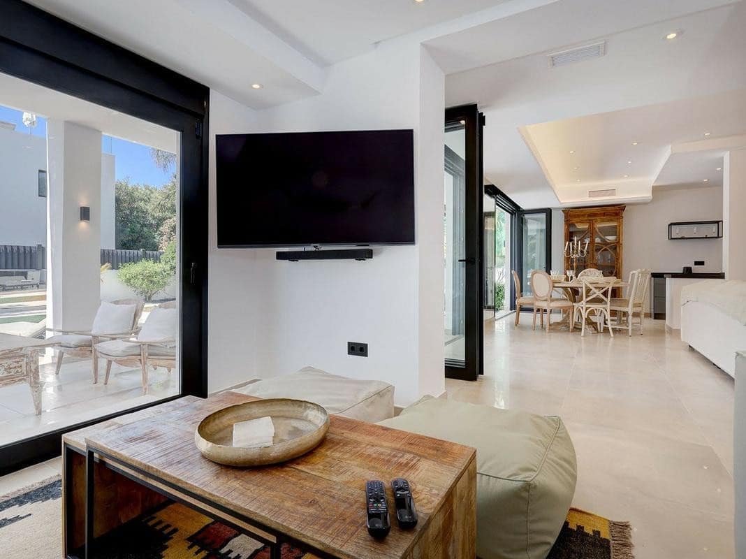 4 quarto Moradia para arrendar em Marbella com piscina garagem - 8 000 € (Ref: 10000209)
