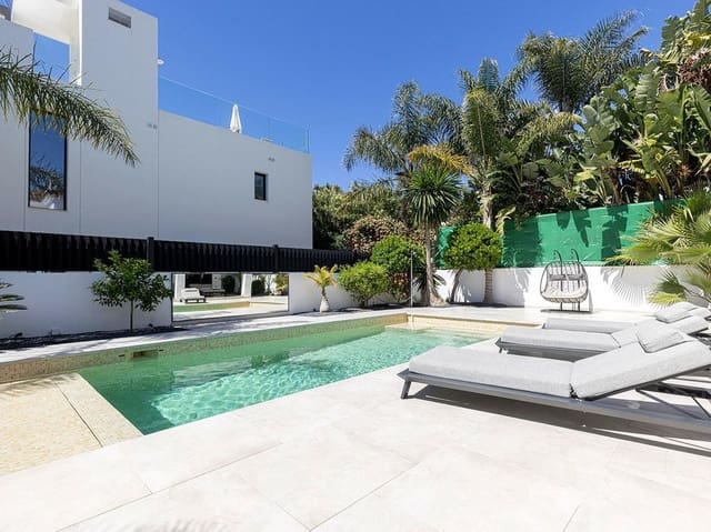 4 quarto Moradia para arrendar em Marbesa, Marbella - 8 000 € (Ref: 10000209)