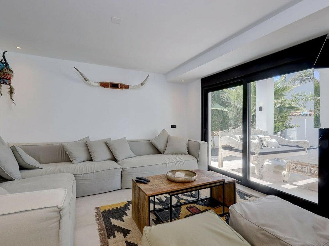4 quarto Moradia para arrendar em Marbella com piscina garagem - 8 000 € (Ref: 10000209)