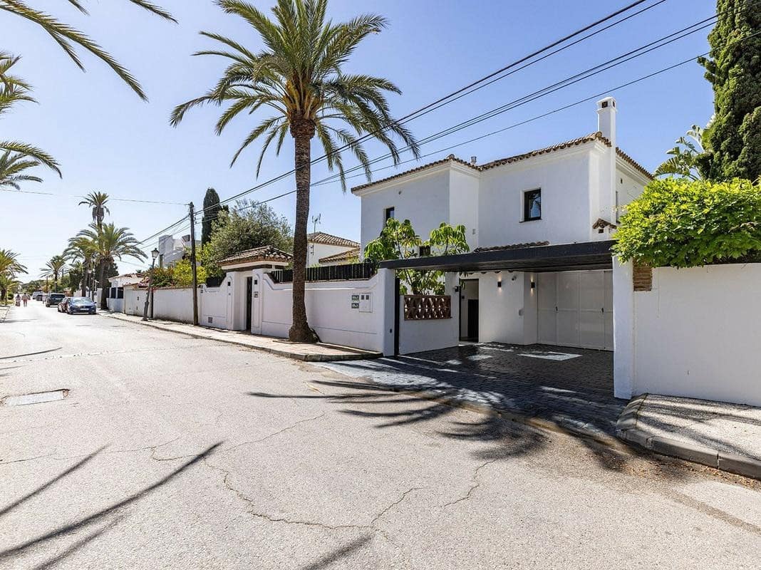 4 quarto Moradia para arrendar em Marbella com piscina garagem - 8 000 € (Ref: 10000209)
