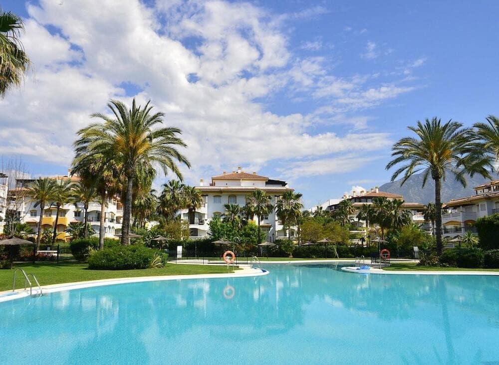 2 slaapkamer Appartement te huur in Marbella met zwembad garage - € 2.500 (Ref: 10002550)