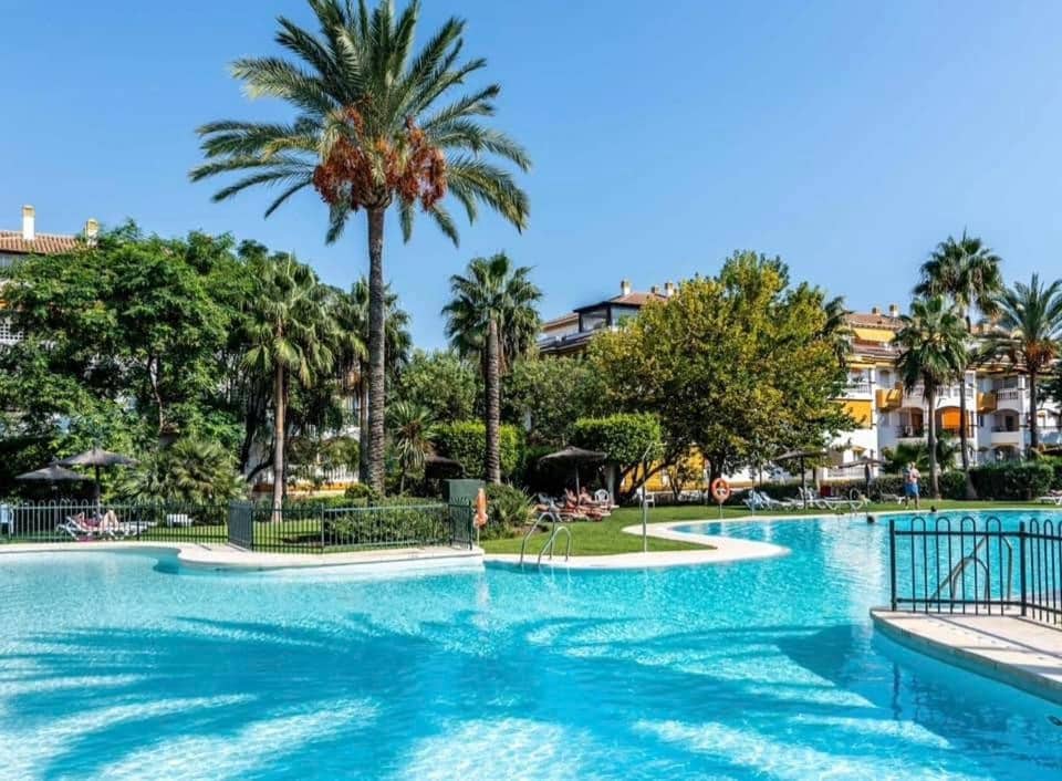 2 slaapkamer Appartement te huur in Marbella met zwembad garage - € 2.500 (Ref: 10002550)