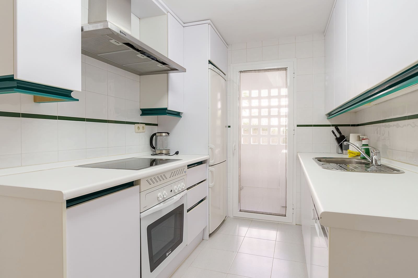2 slaapkamer Appartement te huur in Marbella met zwembad garage - € 2.500 (Ref: 10002550)