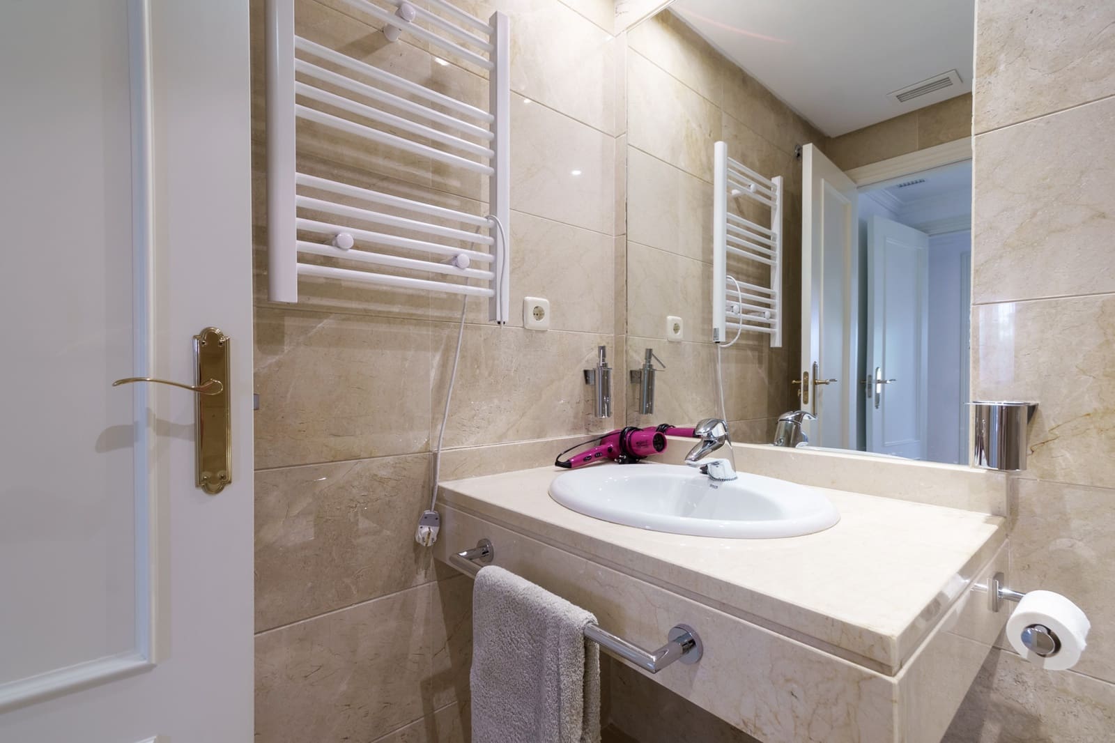 2 slaapkamer Appartement te huur in Marbella met zwembad garage - € 2.500 (Ref: 10002550)
