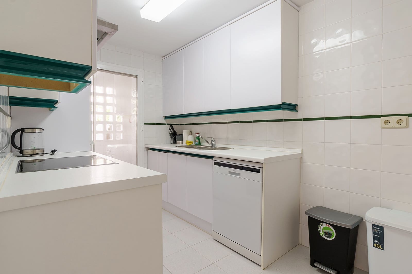 2 slaapkamer Appartement te huur in Marbella met zwembad garage - € 2.500 (Ref: 10002550)