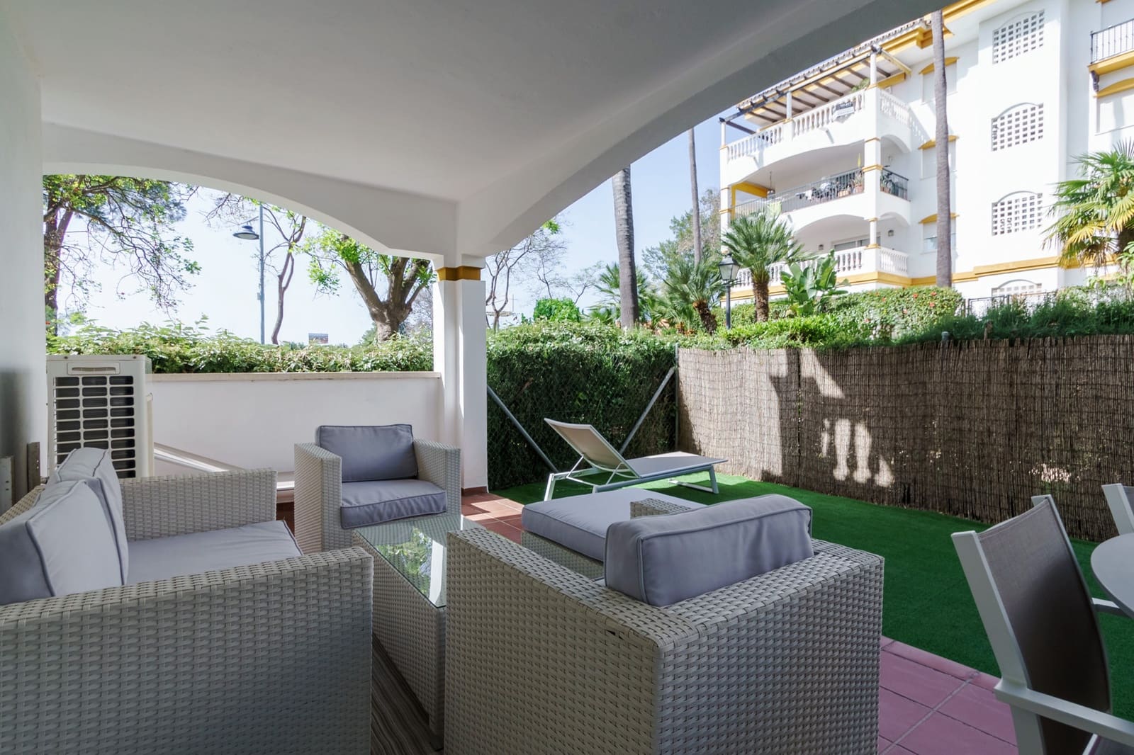 2 slaapkamer Appartement te huur in Marbella met zwembad garage - € 2.500 (Ref: 10002550)