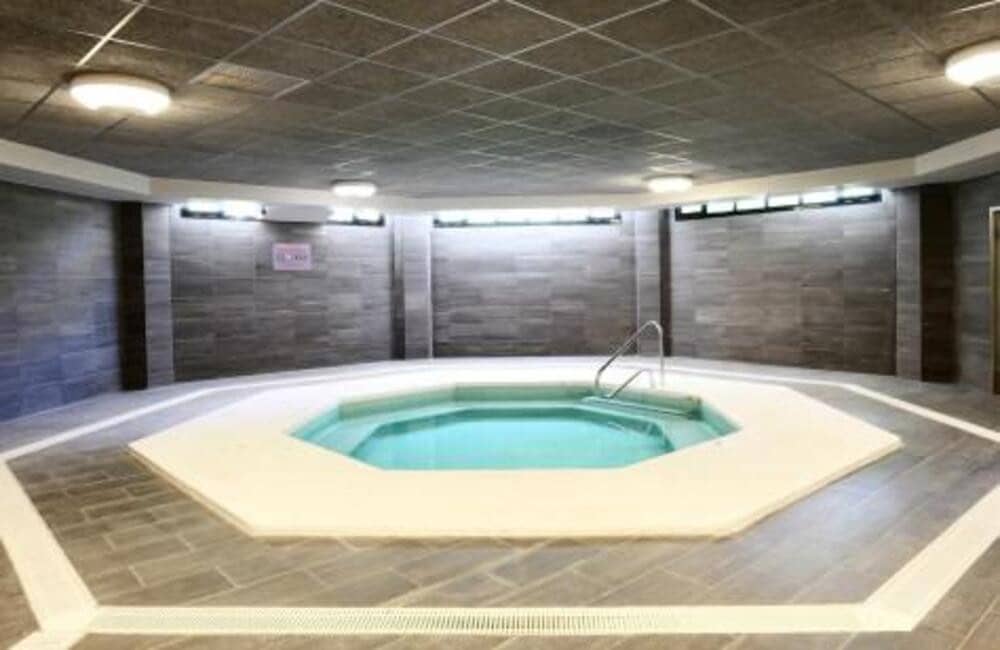 Apartamento de 3 habitaciones en Marbella en venta con piscina garaje - 799.000 € (Ref: 10002551)