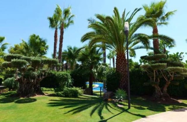 Apartamento de 3 habitaciones en Puerto Banus, Marbella en venta con piscina garaje - 799.000 € (Ref: 10002551)