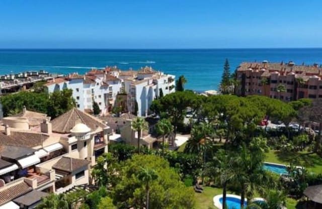 Apartamento de 3 habitaciones en Puerto Banus, Marbella en venta con piscina garaje - 799.000 € (Ref: 10002551)