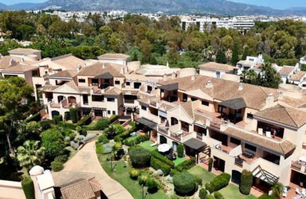 Apartamento de 3 habitaciones en Marbella en venta con piscina garaje - 799.000 € (Ref: 10002551)