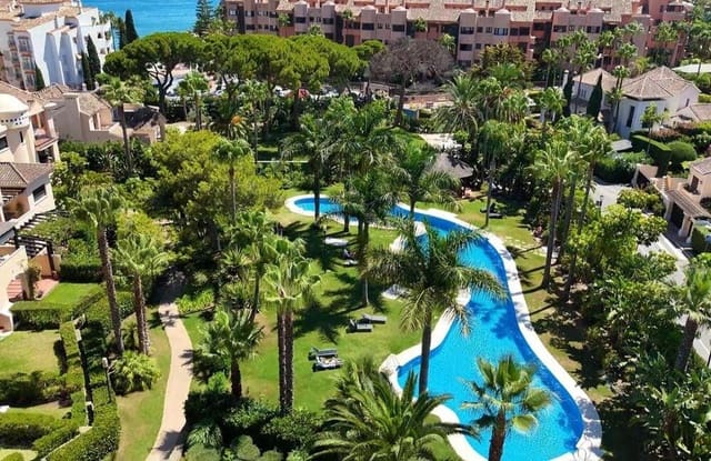 Apartamento de 3 habitaciones en Puerto Banus, Marbella en venta con piscina garaje - 799.000 € (Ref: 10002551)