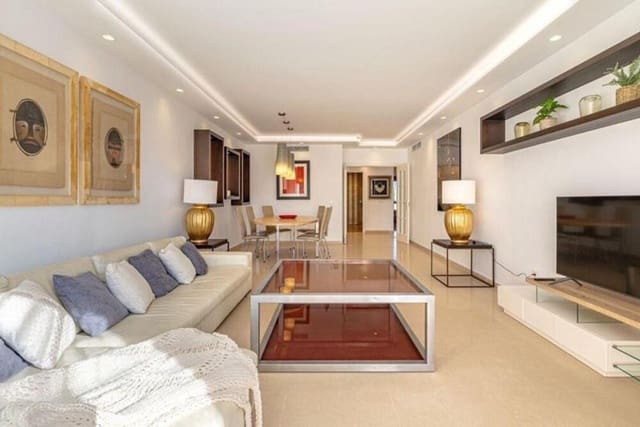 3 soveværelse Penthouse til leje i Puerto Banus, Marbella med swimmingpool garage - € 3.800 (Ref: 10002552)