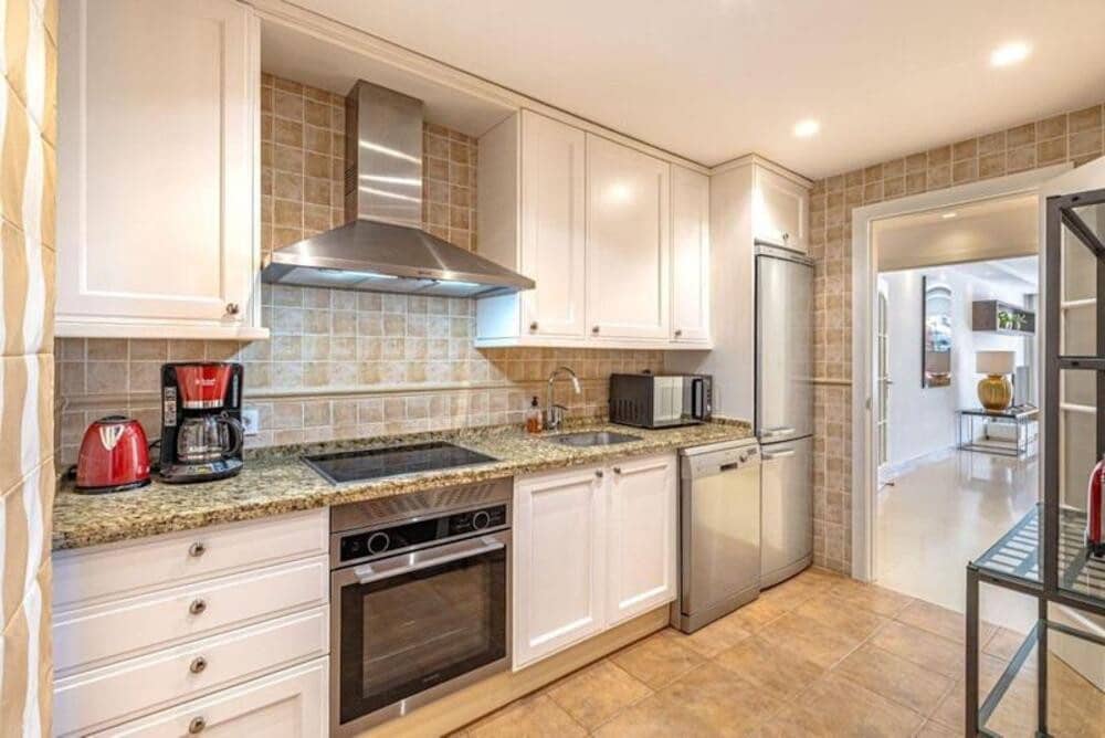3 soveværelse Penthouse til leje i Marbella med swimmingpool garage - € 3.800 (Ref: 10002552)