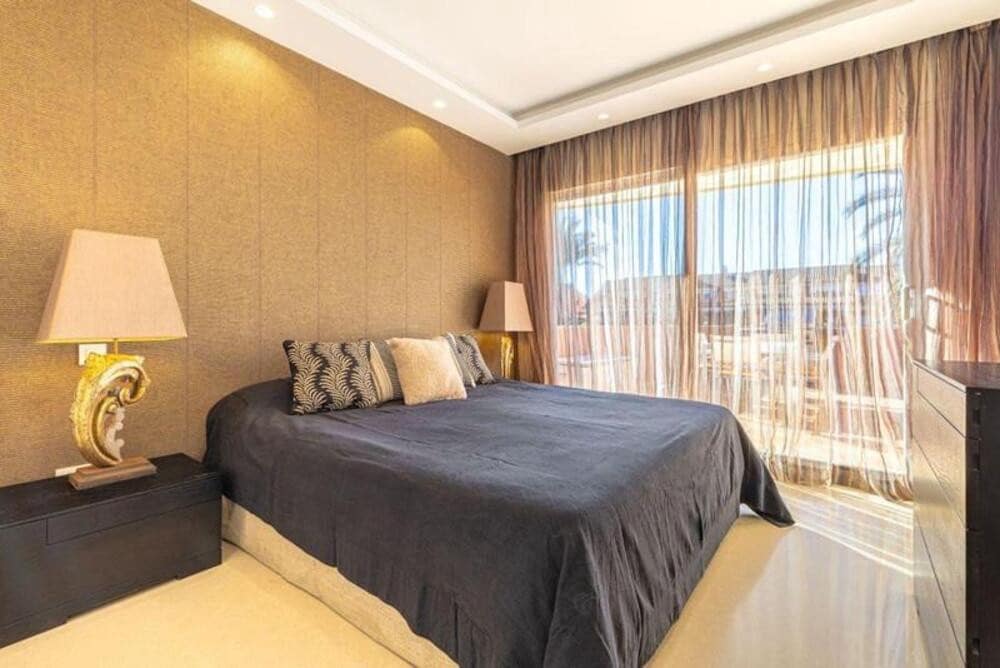 3 soveværelse Penthouse til leje i Marbella med swimmingpool garage - € 3.800 (Ref: 10002552)